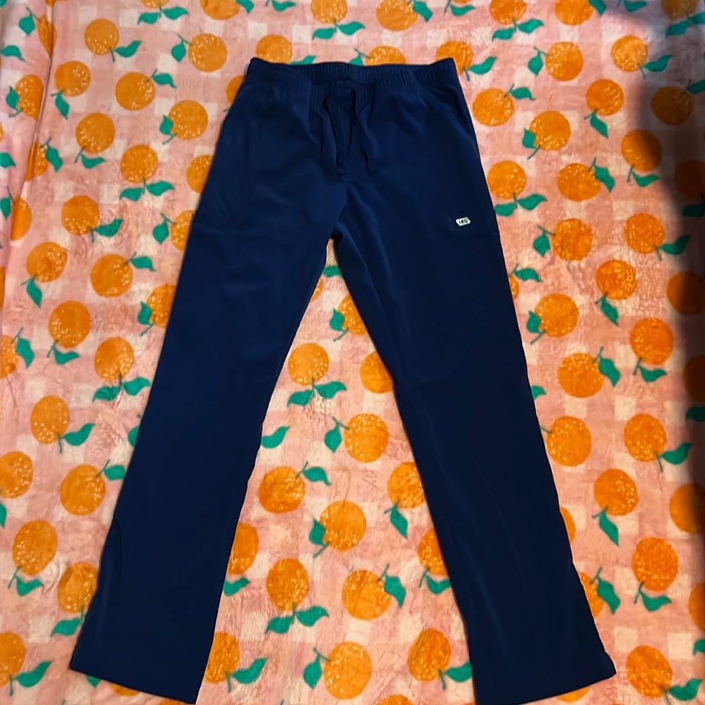 Elevate scrub bottom: women’s Small regular fit. Navy